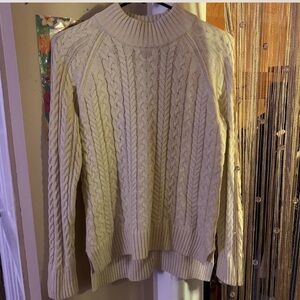 •Cream Cable Knit Sweater 
•Jeanne Pierre, Worn Once
•Small